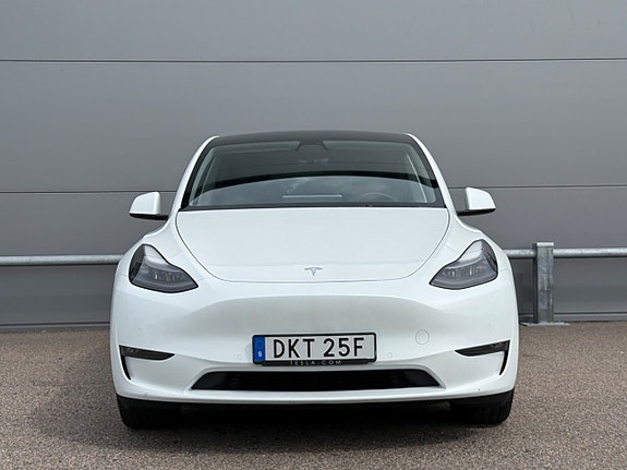 Tesla Model Y 4 of 14
