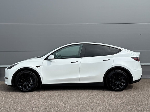 Tesla Model Y 2 of 14