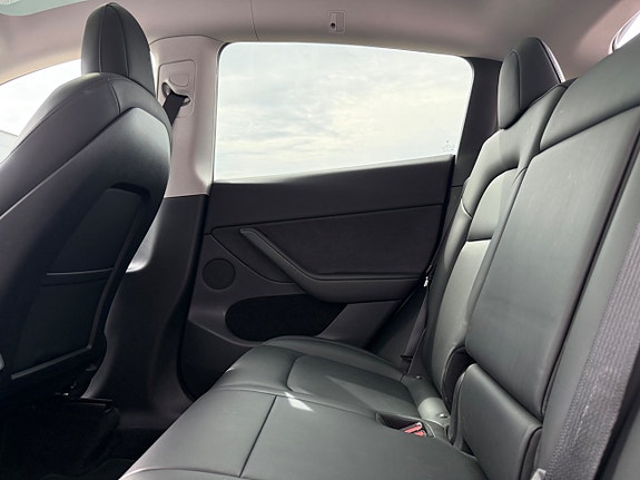 Tesla Model Y 8 of 14