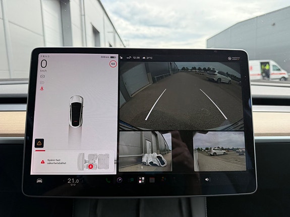 Tesla Model Y 10 of 14