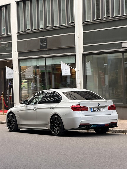 BMW 330e 2 of 5