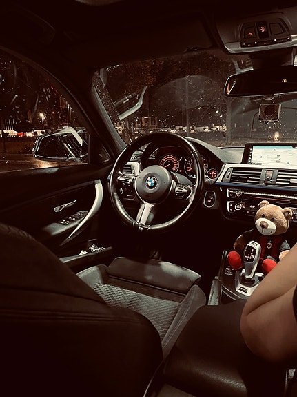 BMW 330e 4 of 5