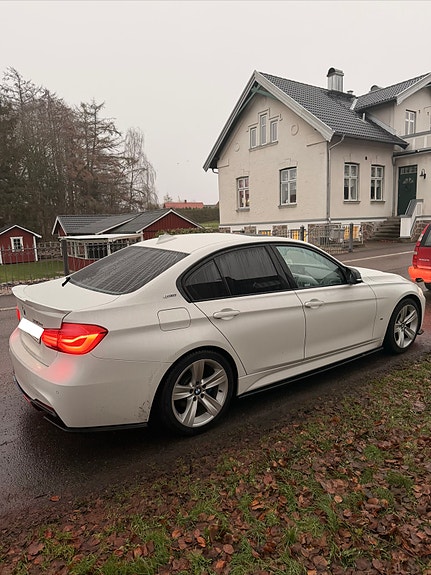 BMW 330e 5 of 5