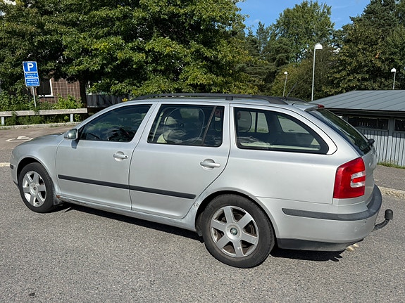 Skoda Octavia 2 of 6