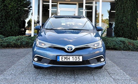 Toyota Auris 2 of 12