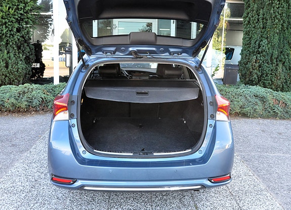 Toyota Auris 12 of 12