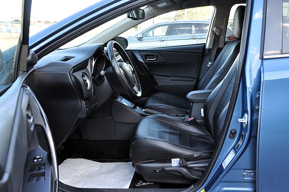Toyota Auris 6 of 12