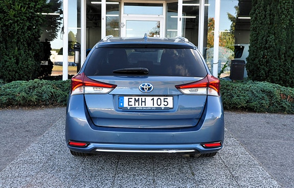 Toyota Auris 5 of 12