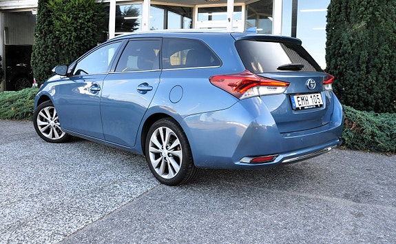 Toyota Auris 4 of 12