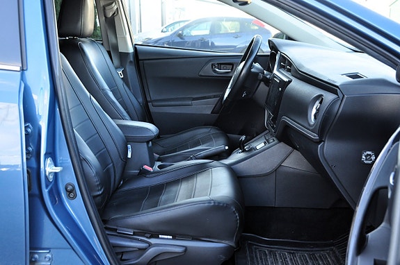 Toyota Auris 10 of 12
