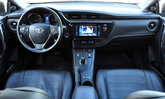 Toyota Auris 8 of 12