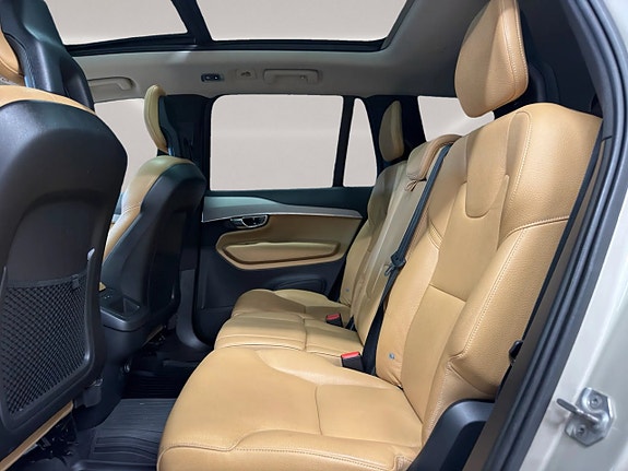 Volvo XC90 15 of 30