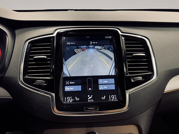 Volvo XC90 20 of 30
