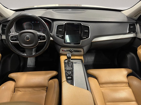 Volvo XC90 17 of 30