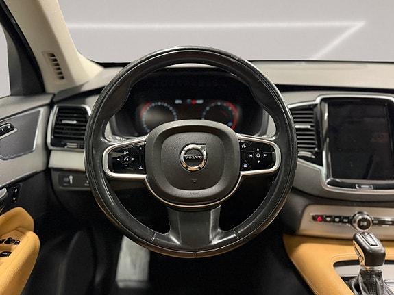 Volvo XC90 18 of 30