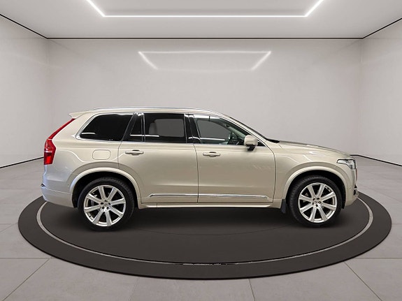 Volvo XC90 8 of 30