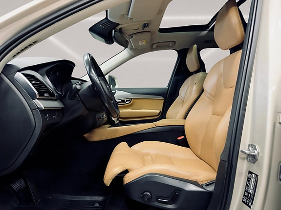 Volvo XC90 12 of 30