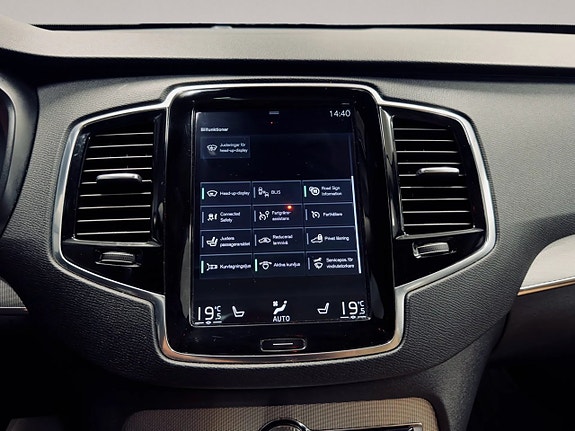 Volvo XC90 23 of 30