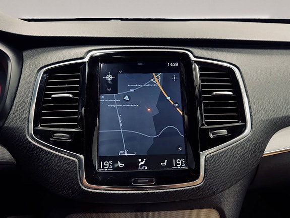 Volvo XC90 19 of 30