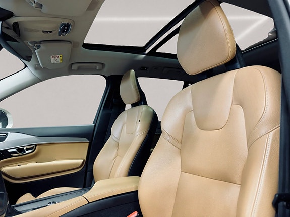 Volvo XC90 13 of 30