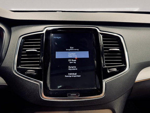 Volvo XC90 24 of 30