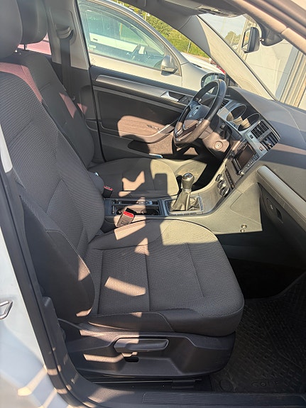 Volkswagen Golf VII 10 of 15