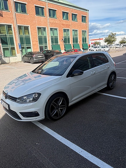 Volkswagen Golf VII 2 of 15