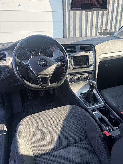 Volkswagen Golf VII 8 of 15