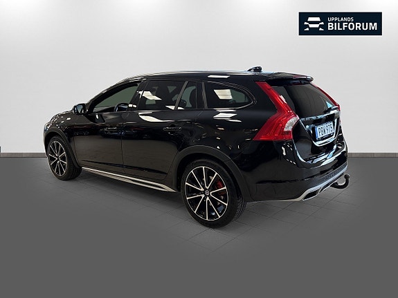 Volvo V60 Cross Country 6 of 19