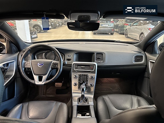 Volvo V60 Cross Country 7 of 19
