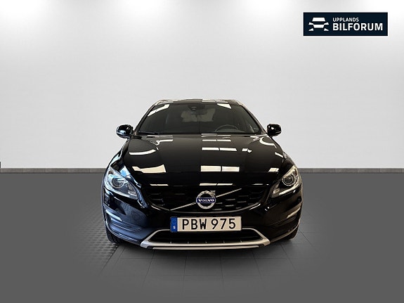 Volvo V60 Cross Country 2 of 19