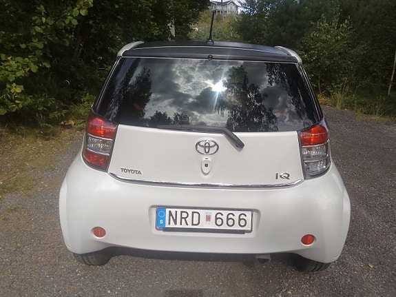 Toyota IQ 5 of 6