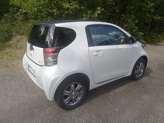 Toyota IQ 2 of 6