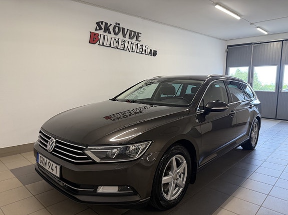 Volkswagen Passat 2 of 12