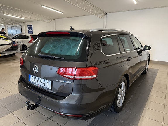 Volkswagen Passat 5 of 12