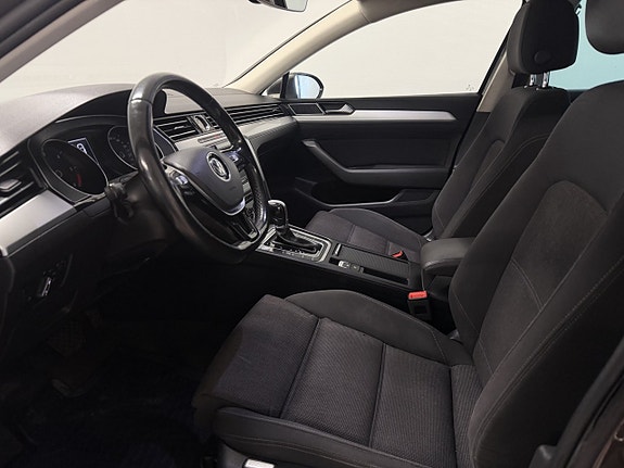 Volkswagen Passat 7 of 12