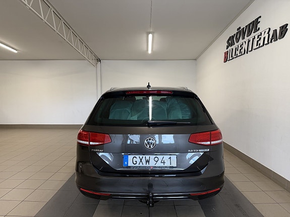 Volkswagen Passat 4 of 12