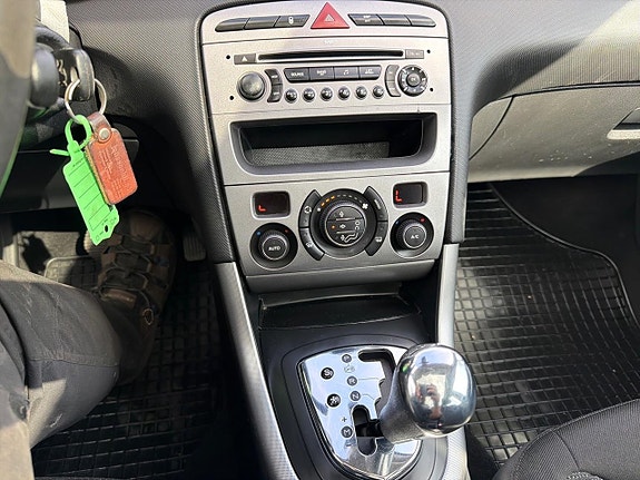 Peugeot 308 SW 12 of 23