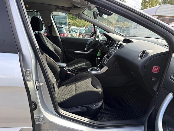 Peugeot 308 SW 16 of 23