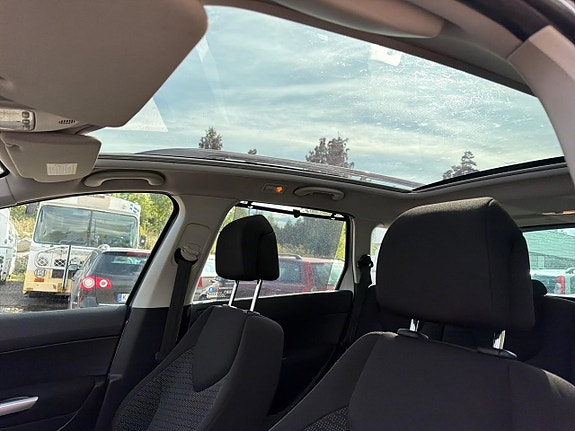 Peugeot 308 SW 17 of 23