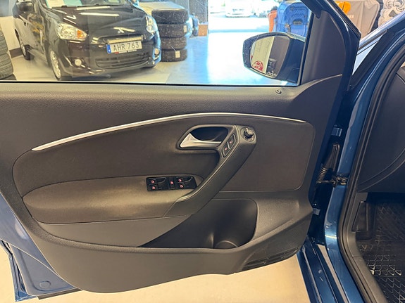 Volkswagen Polo 9 of 25