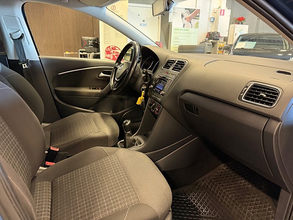 Volkswagen Polo 19 of 25