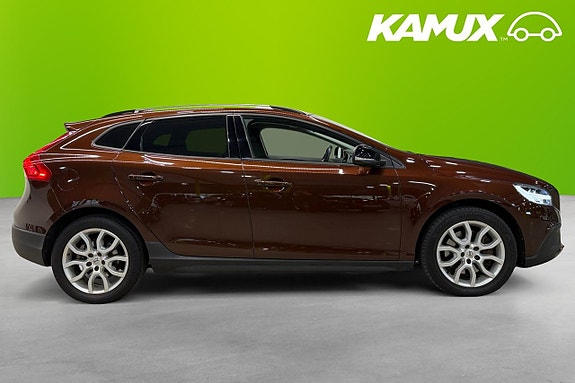 Volvo V40 Cross Country 2 of 21