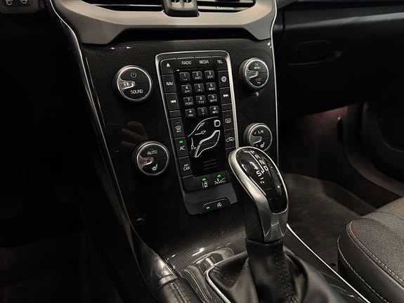Volvo V40 Cross Country 11 of 21