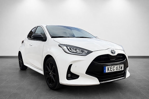 Toyota Yaris 2 of 5