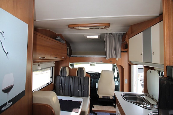 LMC Liberty 664 G Våningssäng 6 bältade platser 2,2 Turbodiesel 140 Hk 16 of 17