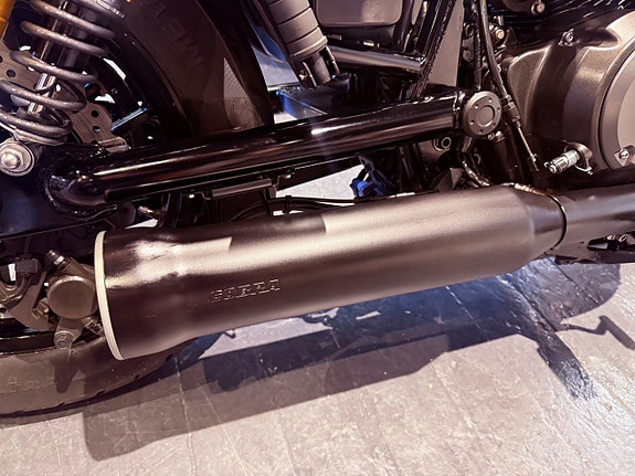 Yamaha XV950 R Bolt 9 of 10