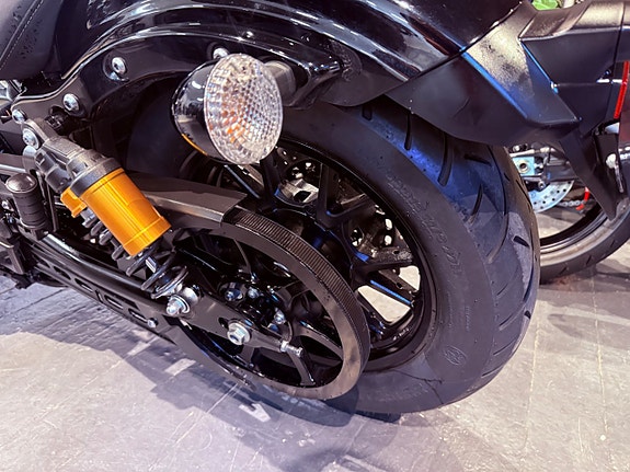 Yamaha XV950 R Bolt 8 of 10