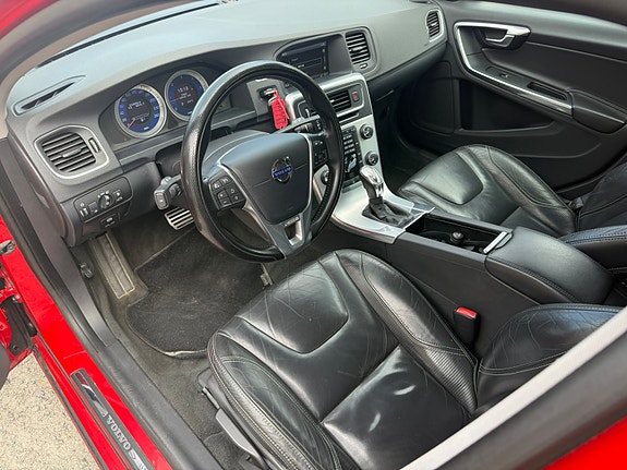 Volvo V60 7 of 16