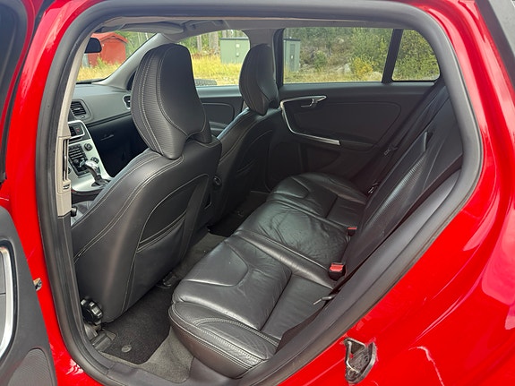 Volvo V60 8 of 16